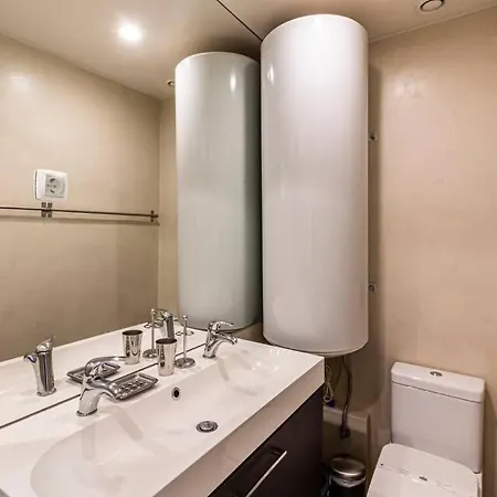 3 Bedrooms And Premium Location In Chiado Apartament Lizbona